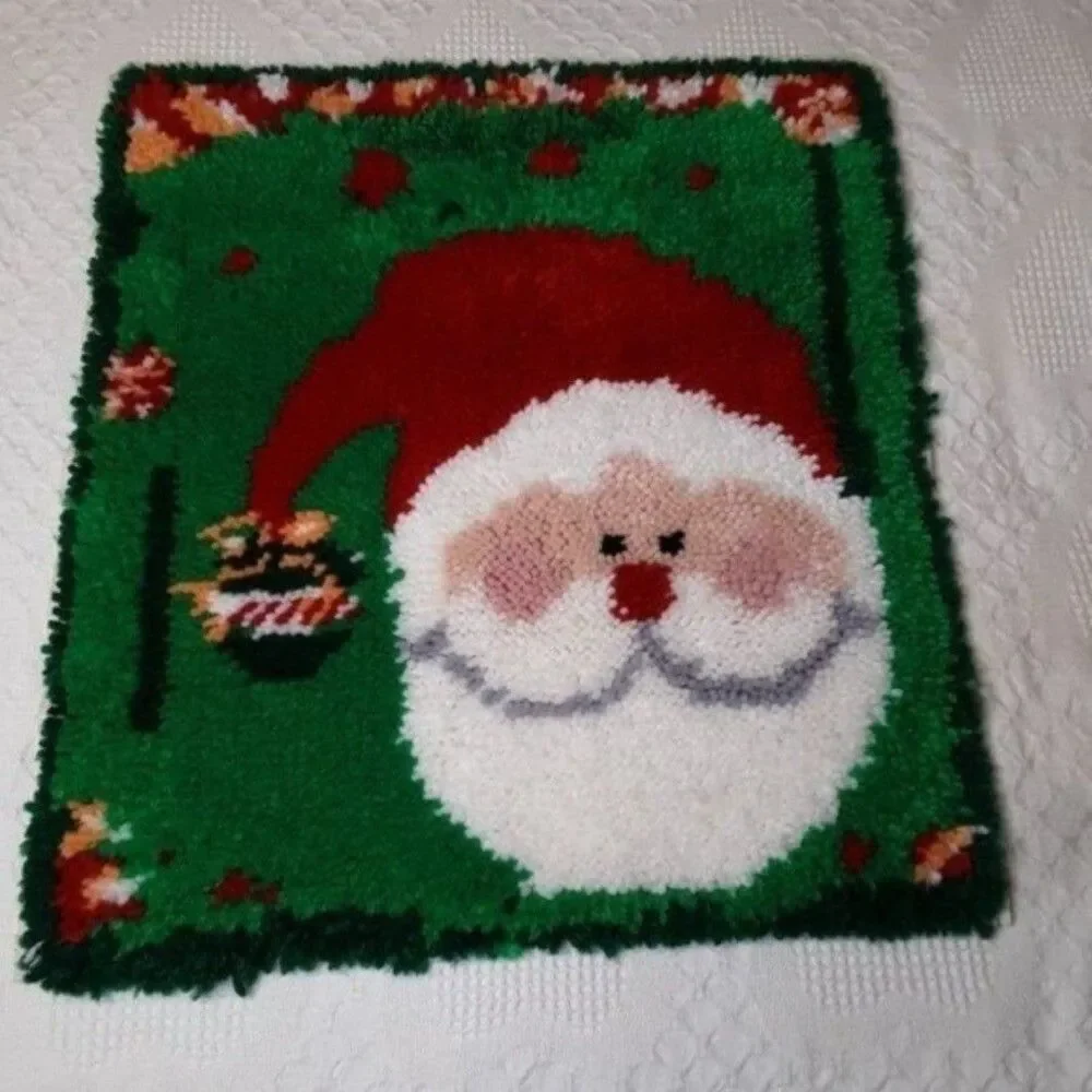 Vintage Christmas Finished Latch Hook Throw Rug Retro Kitschy Decor